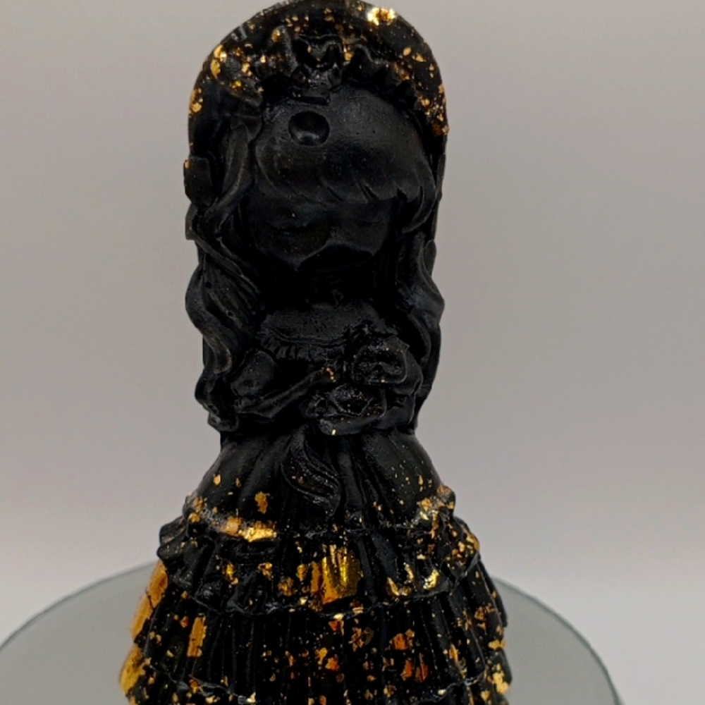 NEW Hand Made 💕 Black and Gold Decorative Figurine